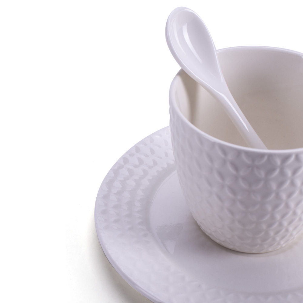 D-382 PORCELANSKA ŠOLJA BELA SA KAŠIKICOM U POKLON KUTIJI