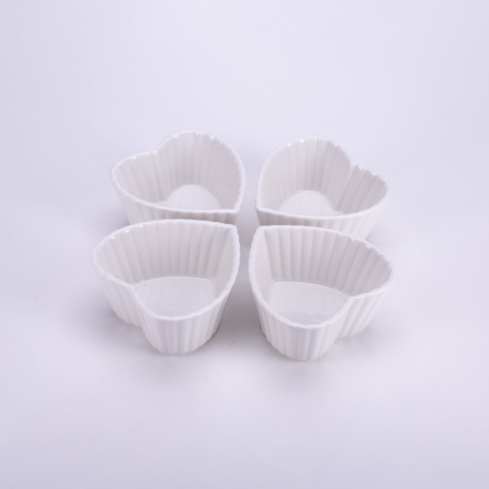 D-390 PORCELANSKE BELE ČINIJICE U OBLIKU SRCA S/4