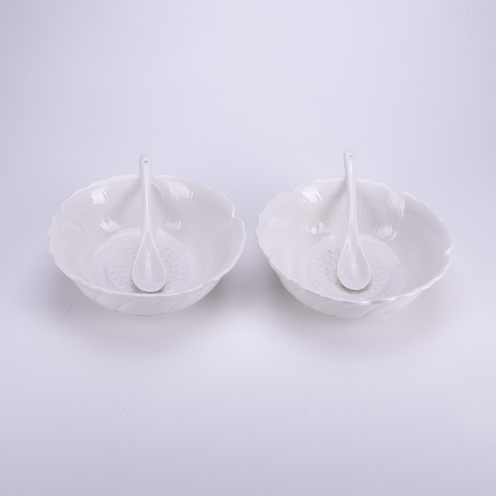 D-380 PORCELANSKE BELE ČINIJICE SA KAŠIKICAMA S/5 U POKLON KUTIJI 14X14 CM