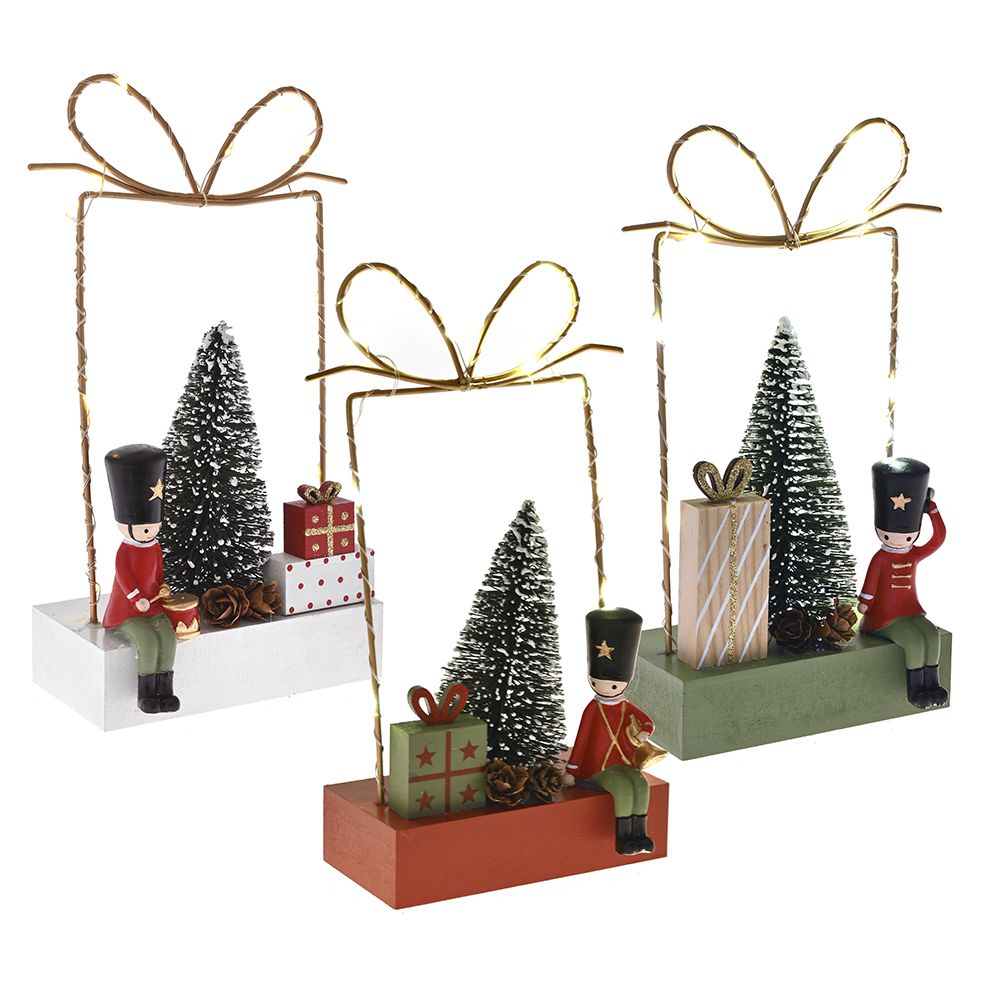 79572 SVETLEĆA DEKORACIJA KRCKO ORAŠĆIĆ U POKLONČIĆU 3 MODELA 12X7X23 CM